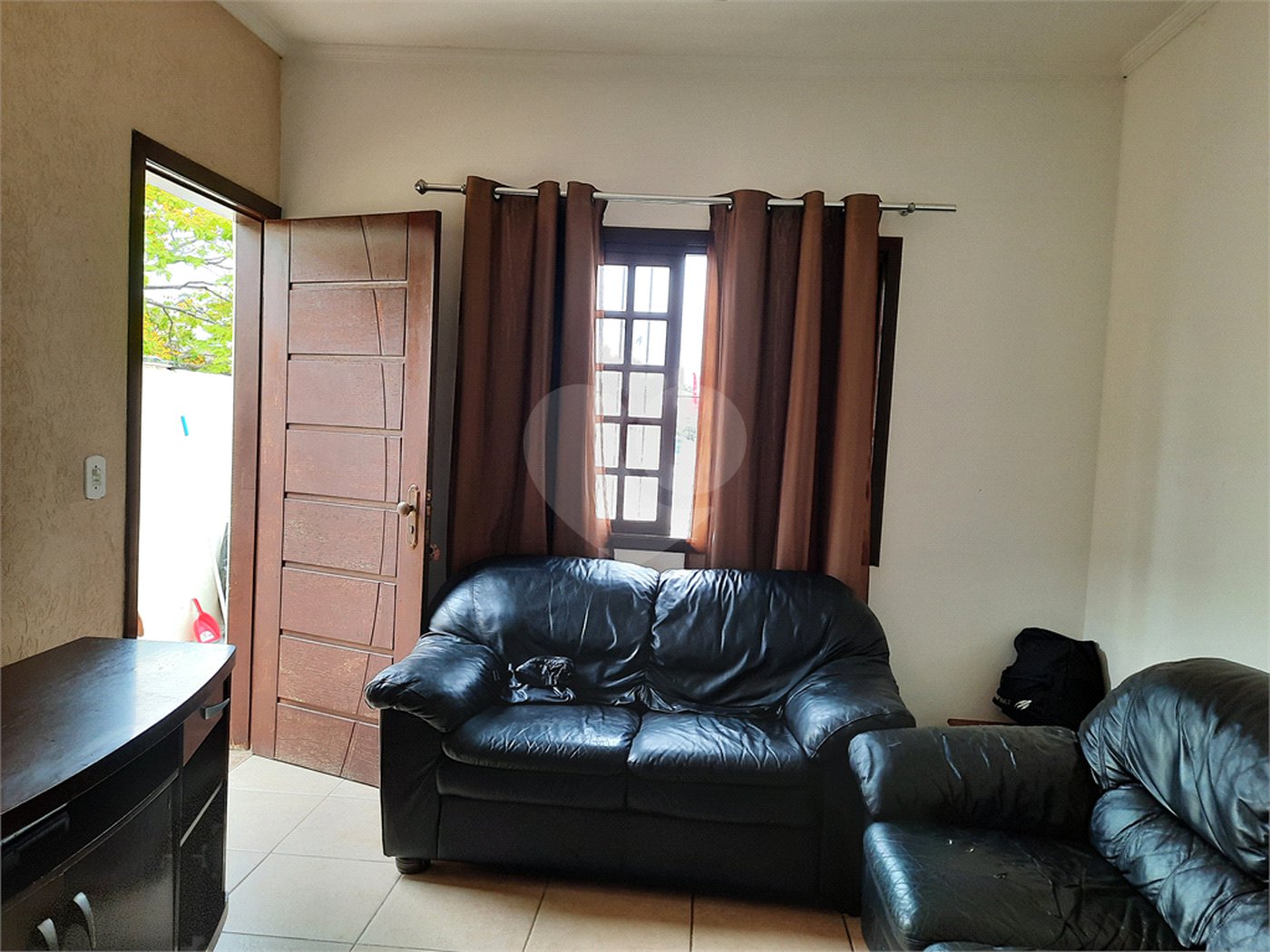 Sobrado à venda com 3 quartos, sendo 1 suíte,  em Vila Suissa, Mogi das Cruzes, SP