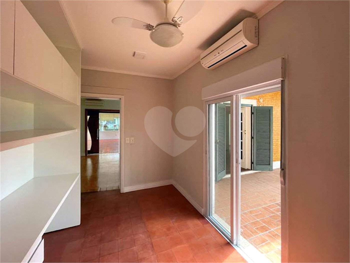 Casa à venda com 4 suítes no condomínio Miollo da Granja, Cotia - SP