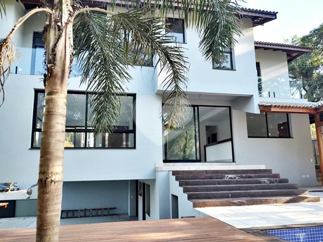 Casa à venda com 4 quartos, sendo 3 suítes,  no condomínio Cantareira, Mairiporã - SP