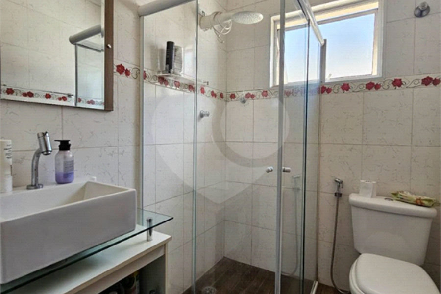 Sobrado à venda com 3 quartos em Vila Sabrina, São Paulo, SP