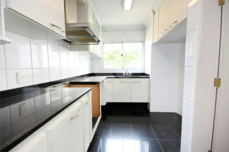 Apartamento à venda com 3 quartos, sendo 1 suíte, em Alto da Boa Vista, São Paulo, SP