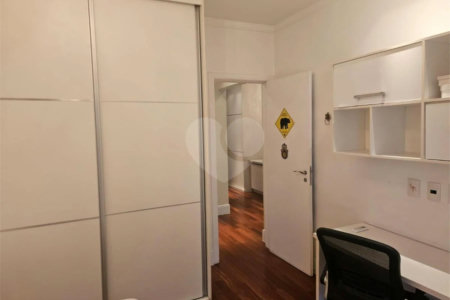 Sobrado à venda com 4 quartos, sendo 2 suítes, em Brooklin Paulista, São Paulo, SP