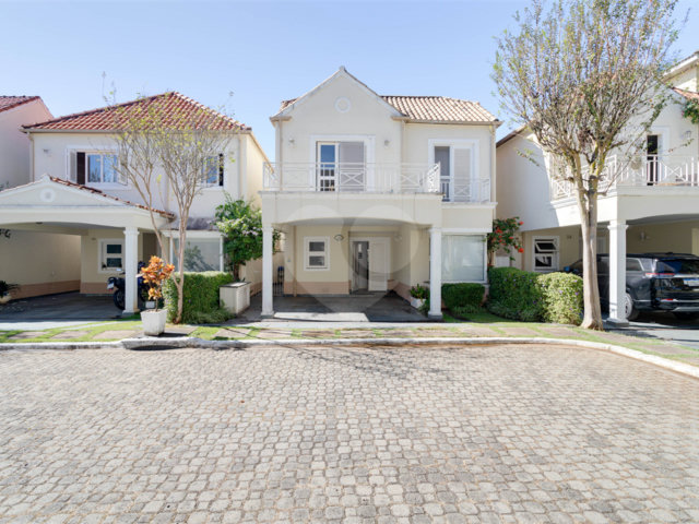 Casa à venda com 4 quartos, sendo 2 suítes,  no condomínio Villa Franz Schubert, São Paulo - SP