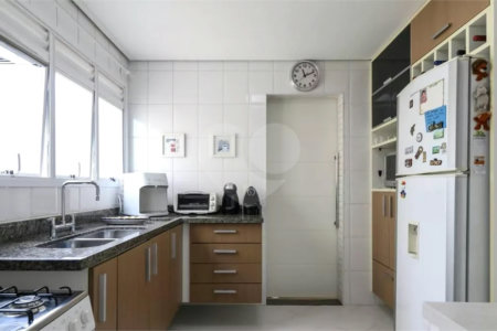 Apartamento à venda com 3 suítes em Vila Ipojuca, São Paulo, SP