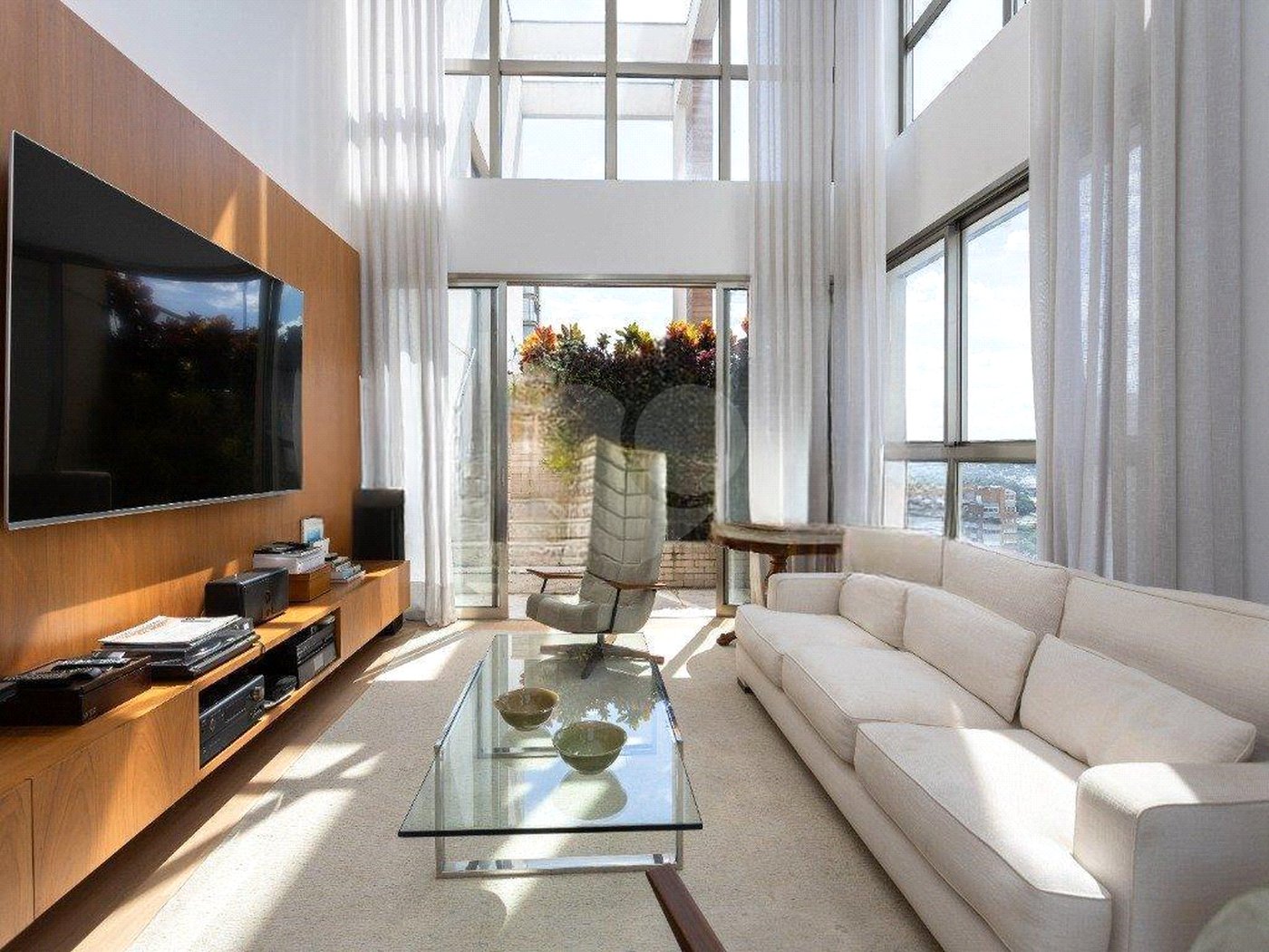 Apartamento à venda ou para alugar com 3 suítes em Itaim Bibi, São Paulo, SP
