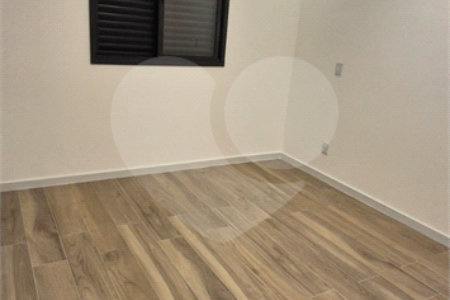 Sobrado à venda com 2 quartos, sendo 1 suíte,  em Vila Paiva, São Paulo, SP