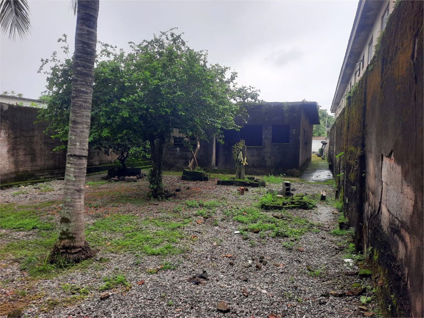 Terreno de 503 m² com Casa à Venda em Vicente de Carvalho | Excelente Oportunidade para Investidores Próximo ao Futuro Túnel Santos–Guarujá