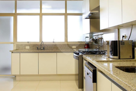 Apartamento à venda com 3 quartos, sendo 2 suítes, em Alto da Boa Vista, São Paulo, SP
