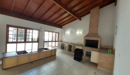 Sobrado à venda com 4 quartos, sendo 2 suítes, em Tremembé, São Paulo, SP
