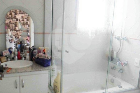 Sobrado à venda com 5 quartos, sendo 3 suítes, em Interlagos, São Paulo, SP