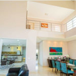 Casa à venda com 4 quartos, sendo 2 suítes, no condomínio Residencial Jardim Primavera, Louveira - SP