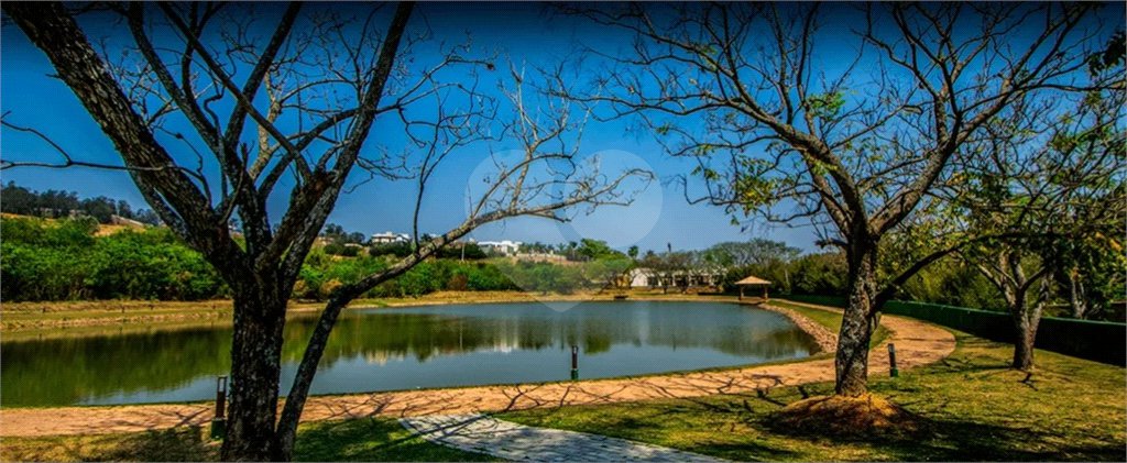 Casa à venda com 3 quartos, sendo 2 suítes,  no condomínio Arboretum, Vinhedo - SP