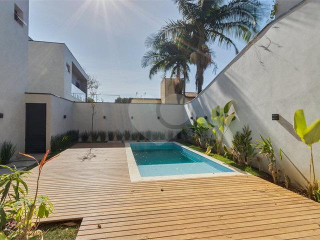 Casa à venda com 4 suítes no condomínio Villa Suiça, São Paulo - SP