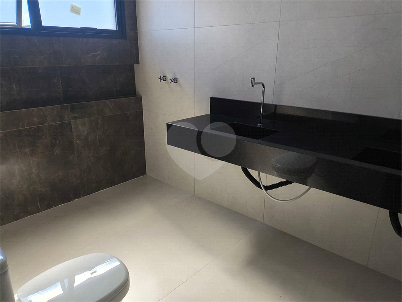Sobrado à venda com 5 quartos, sendo 3 suítes, em Condomínio Residencial Reserva Ecológica Atibaia, Atibaia, SP