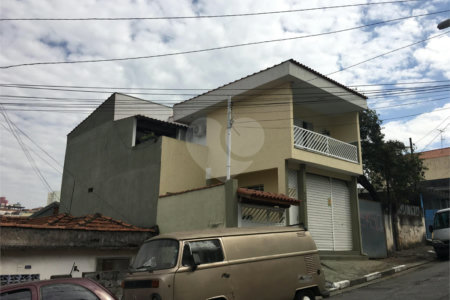 Sobrado à venda com 3 suítes em Vila Nivi, São Paulo, SP
