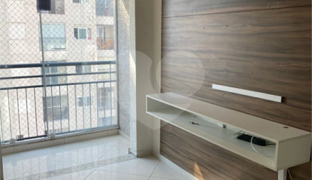Apartamento à venda com 2 quartos, sendo 1 suíte,  em Parque Maria Domitila, São Paulo, SP