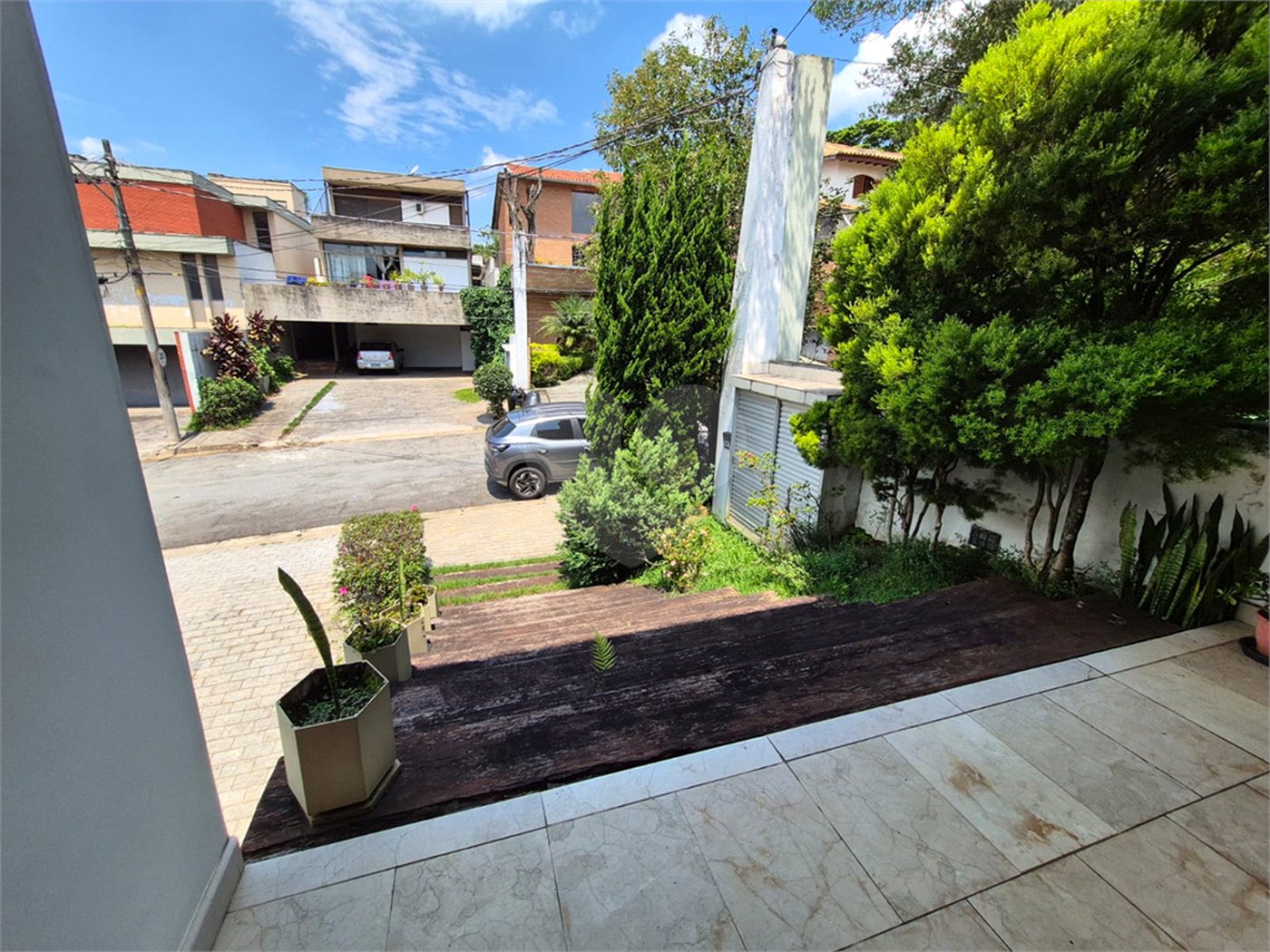 Casa de Vila à venda ou para alugar com 4 quartos, sendo 2 suítes,  em Jardim Leonor, São Paulo, SP