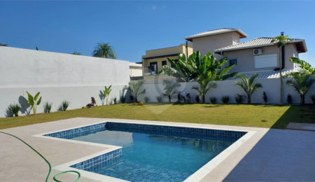 Casa à venda com 3 suítes no condomínio Shambala III, Atibaia - SP