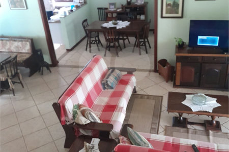 Chácara à venda com 4 quartos, sendo 1 suíte,  em Vila Dom Pedro, Atibaia, SP