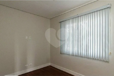 Sobrado à venda no Belenzinho de 208 m² com 6 dormitórios, 4 banheiros e 2 vagas