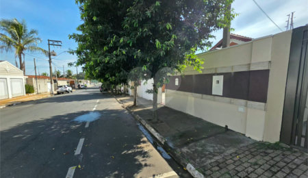 Casa à venda com 5 quartos, sendo 1 suíte,  no Centro, Ibaté, SP