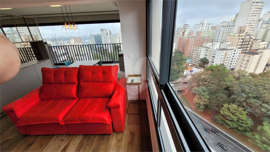 Apartamento de 2 quartos mobiliado à venda no Paraíso