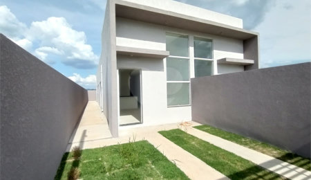 Casa à venda com 2 quartos, sendo 1 suíte, no Centro, Nazaré Paulista, SP