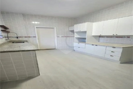 Apartamento à venda no bairro Barra Funda.