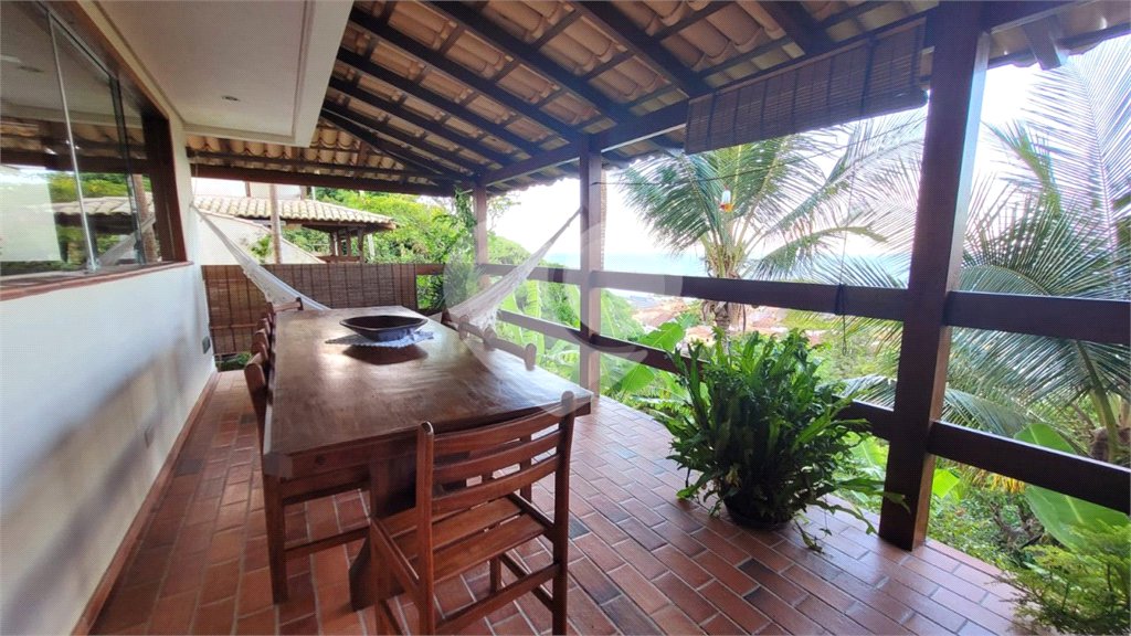 Casa à venda com 3 suítes no Centro, Santa Cruz Cabrália, BA