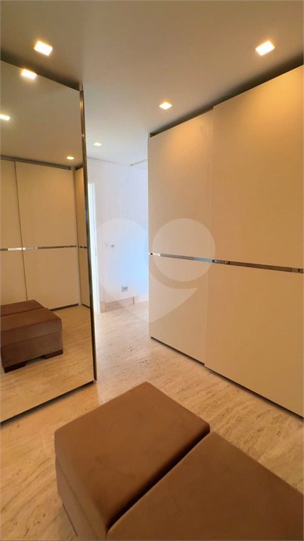 Casa à venda com 4 suítes no condomínio Villaggio Houda, São Paulo - SP