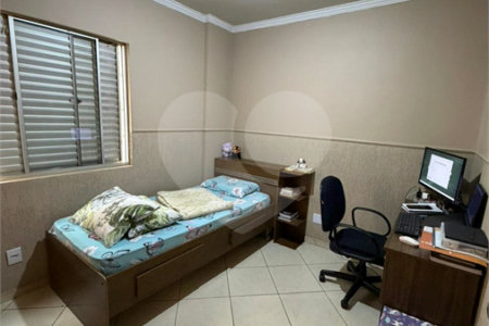 Apartamento à venda com 2 quartos em Parque Maria Domitila, São Paulo, SP