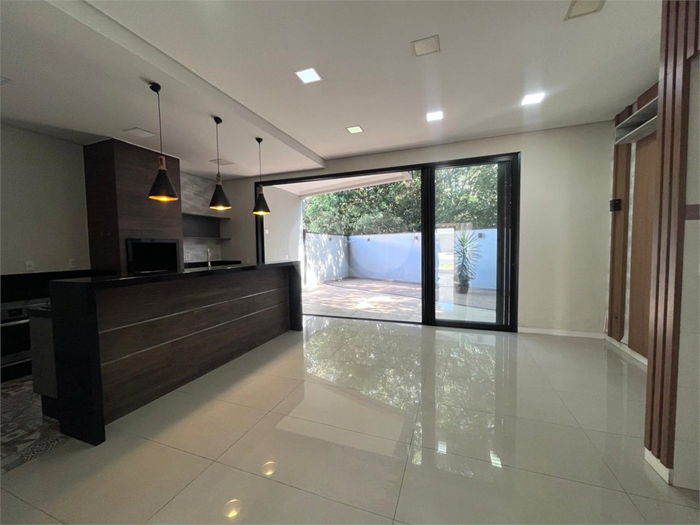 Casa à venda com 3 quartos, sendo 1 suíte, no condomínio Jardim Guarujá, Salto - SP