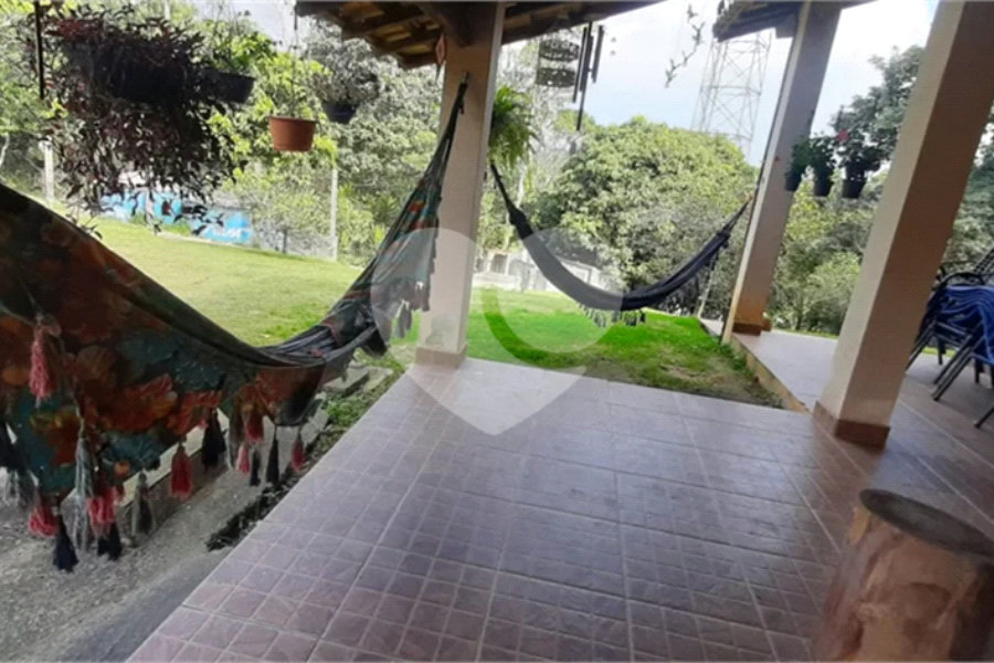 Sobrado à venda com 5 quartos, sendo 1 suíte, em Olho D'água, Mairiporã, SP