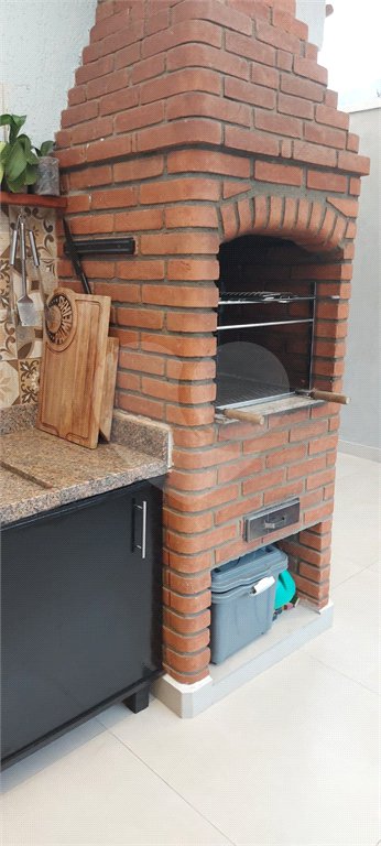 Casa à venda com 3 quartos, sendo 1 suíte, no condomínio Ville Resedá, São Paulo - SP