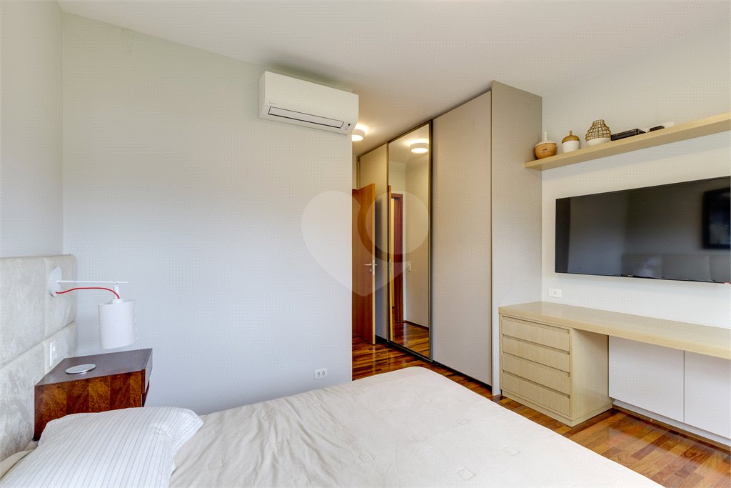 Casa à venda com 4 suítes no condomínio Vila Flora, São Paulo - SP
