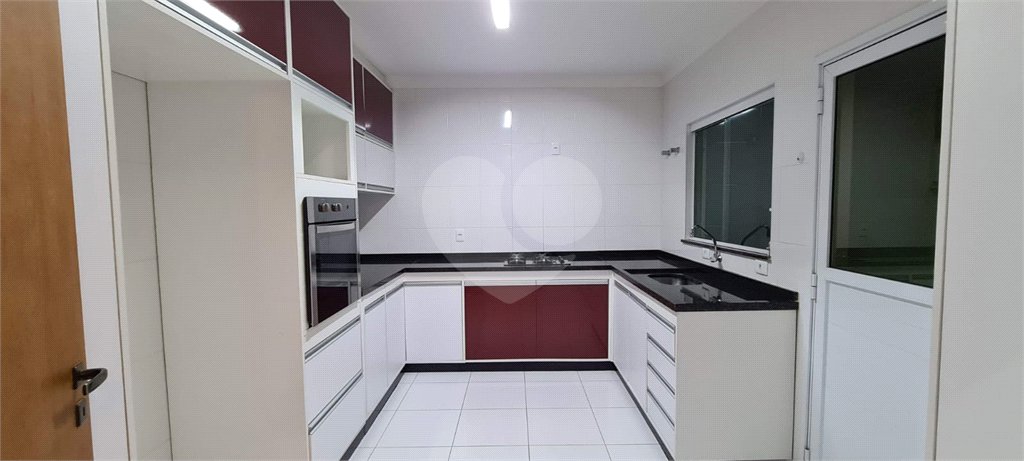 Casa à venda com 3 quartos, sendo 1 suíte, no condomínio Alvorada Parque Vitória, São Paulo - SP