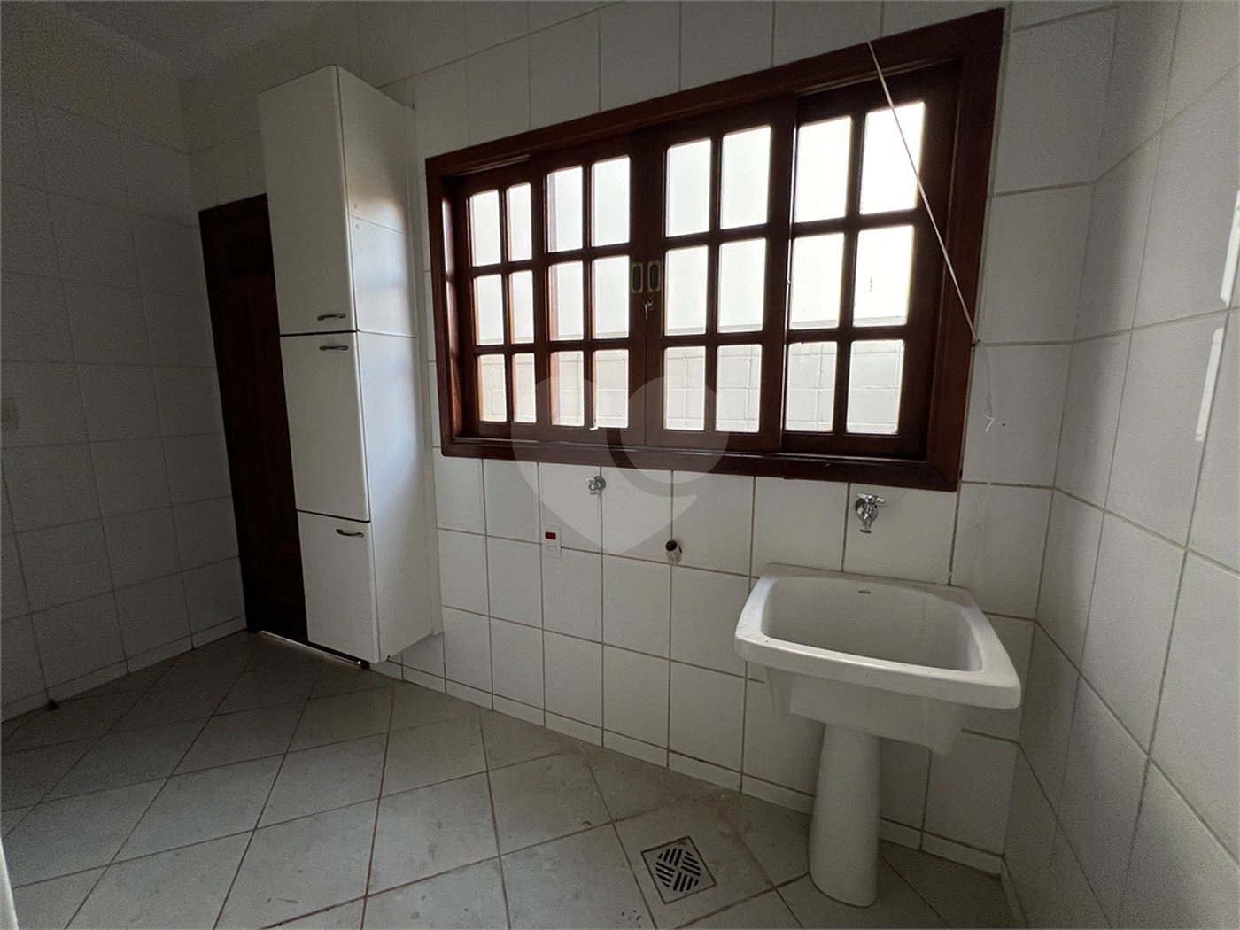 CASA COM 3 QUARTOS NO CONDOMÍNIO GRAND VILLE