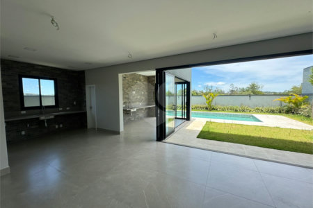Casa à venda com 4 suítes no condomínio Villas do Golf, Itu - SP