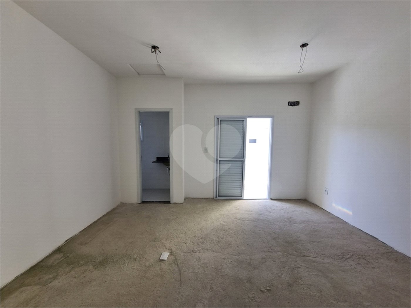 Casa à venda com 3 quartos, sendo 1 suíte, no condomínio Residencial Américo Figueiredo, Sorocaba - SP