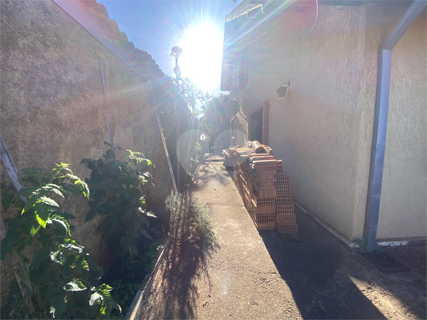 Casa à venda com 3 quartos, sendo 1 suíte, em Parque Residencial Monte Carlo, Ponta Porã, MS
