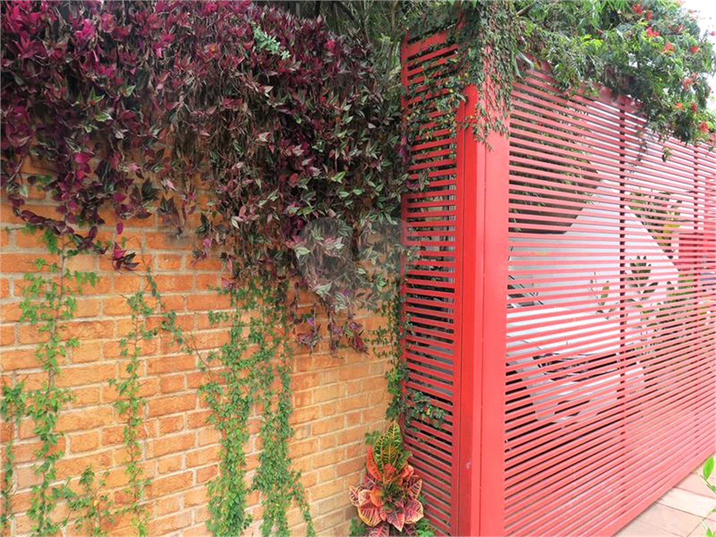 Casa à venda com 4 quartos, sendo 2 suítes, em Jardim Leonor, São Paulo, SP