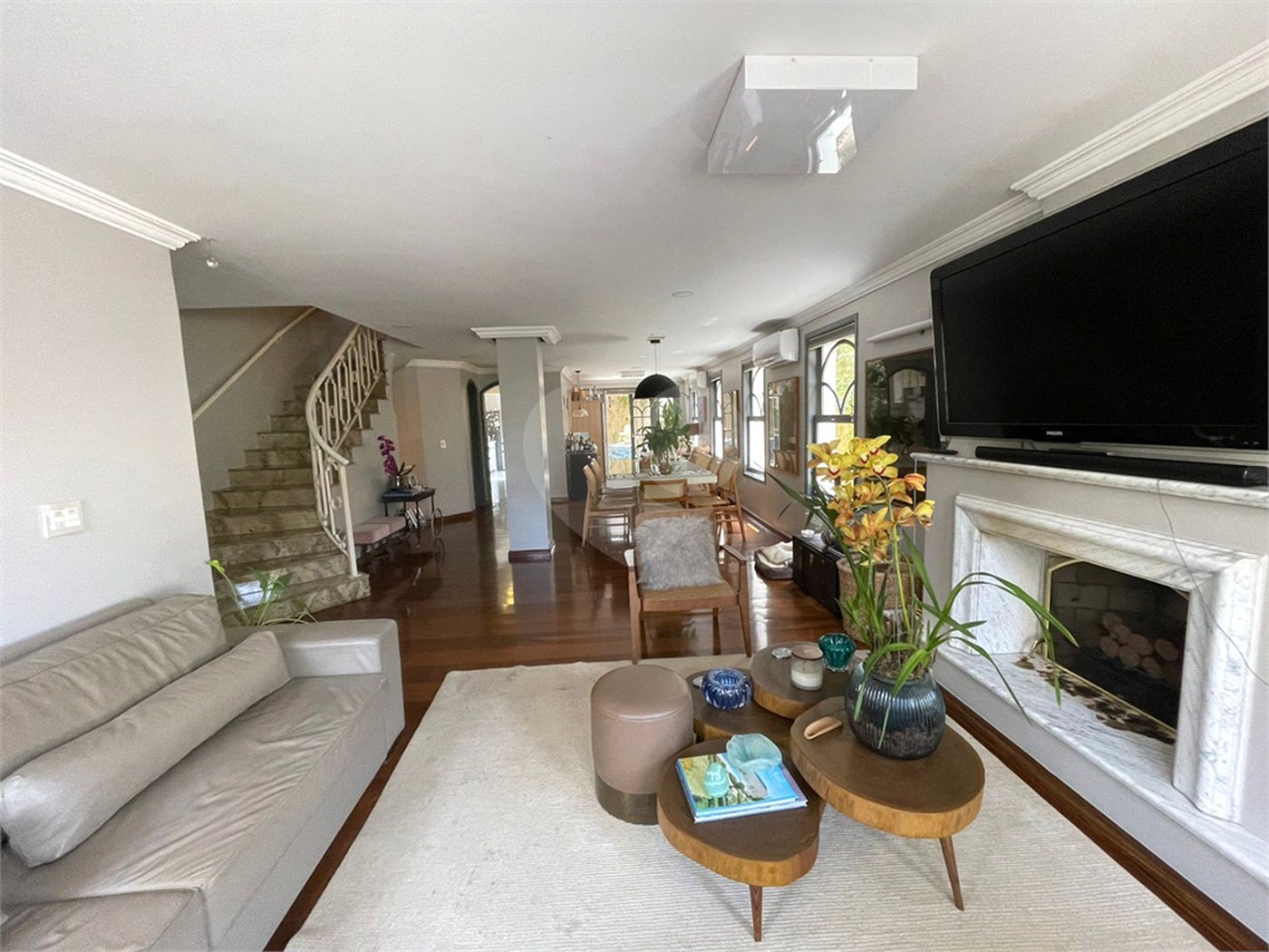 Casa em condomínio à venda ou para alugar com 4 quartos, sendo 3 suítes,  em Jardim Panorama, São Paulo, SP