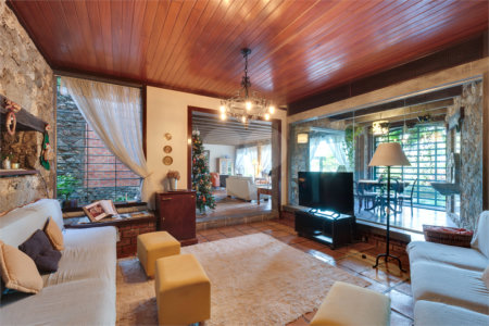 Casa à venda com 4 quartos, sendo 1 suíte, em Guarapiranga, São Paulo, SP