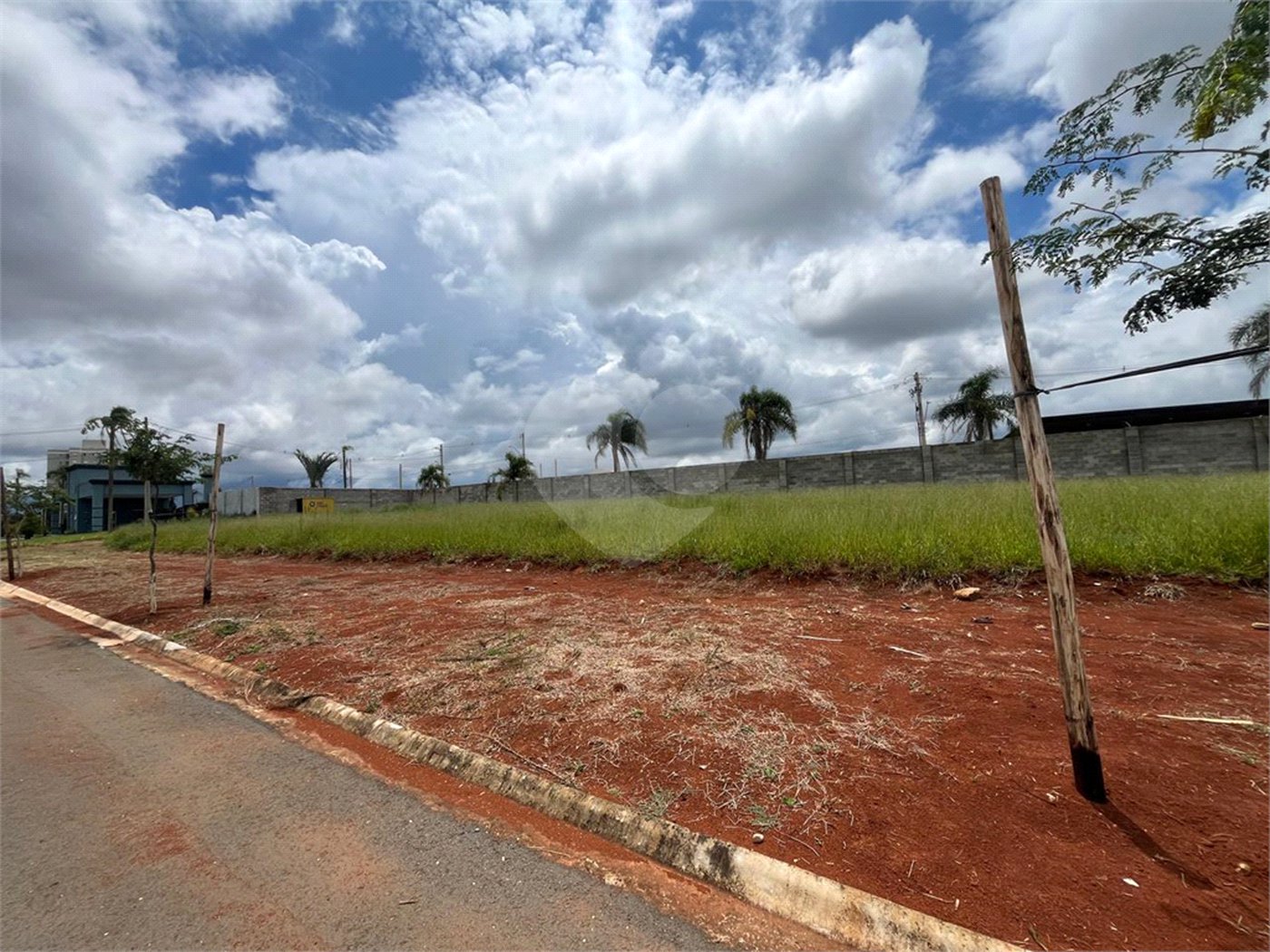 Terreno à venda no condomínio Residencial Quinta das Palmeiras, Itapetininga - SP