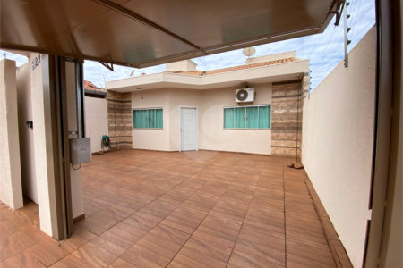 Casa à venda com 3 quartos, sendo 1 suíte,  em Jardim Jamaica, Ponta Porã, MS