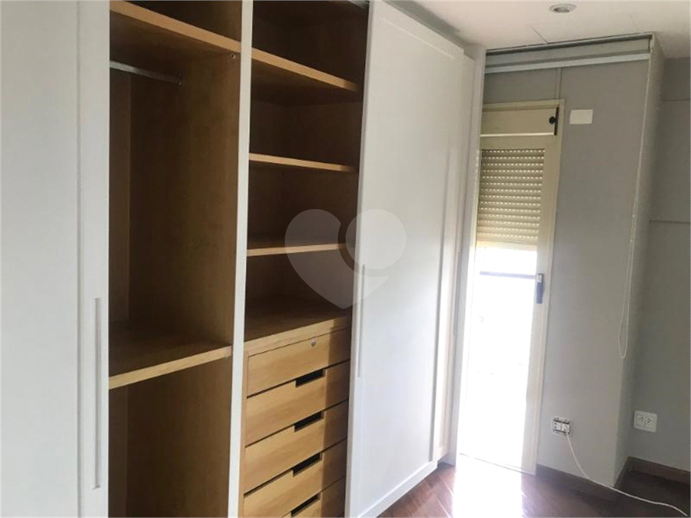 Apartamento à venda ou para alugar com 3 suítes em Moema, São Paulo, SP