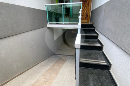 Sobrado à venda com 3 suítes em Vila Nivi, São Paulo, SP