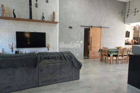 Casa à venda com 4 quartos, sendo 2 suítes,  no condomínio Figueira Garden, Atibaia - SP