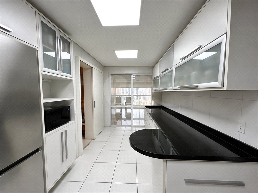 Apartamento à venda com 3 suítes em Campo Belo, São Paulo, SP