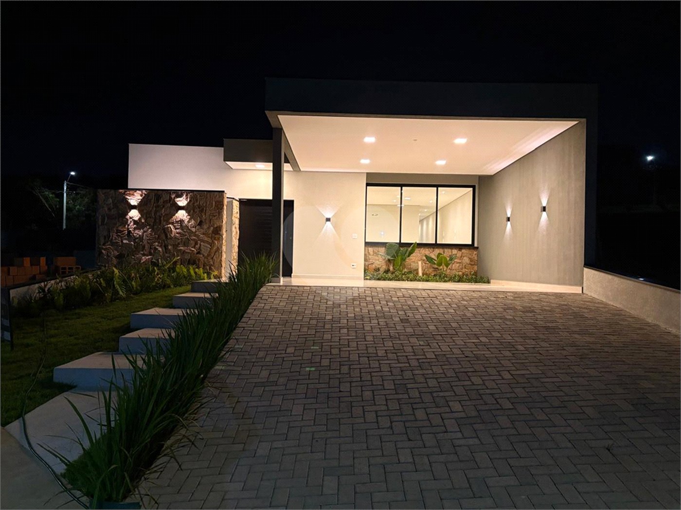 Casa à venda com 3 suítes no condomínio Helena Maria, Sorocaba - SP